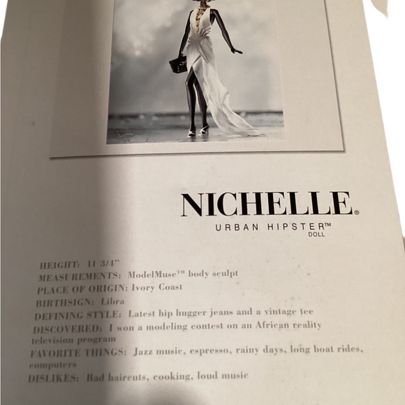 Barbie Nichelle Urban Hipster Doll, Gold Label- NIB - Picture 9 of 11